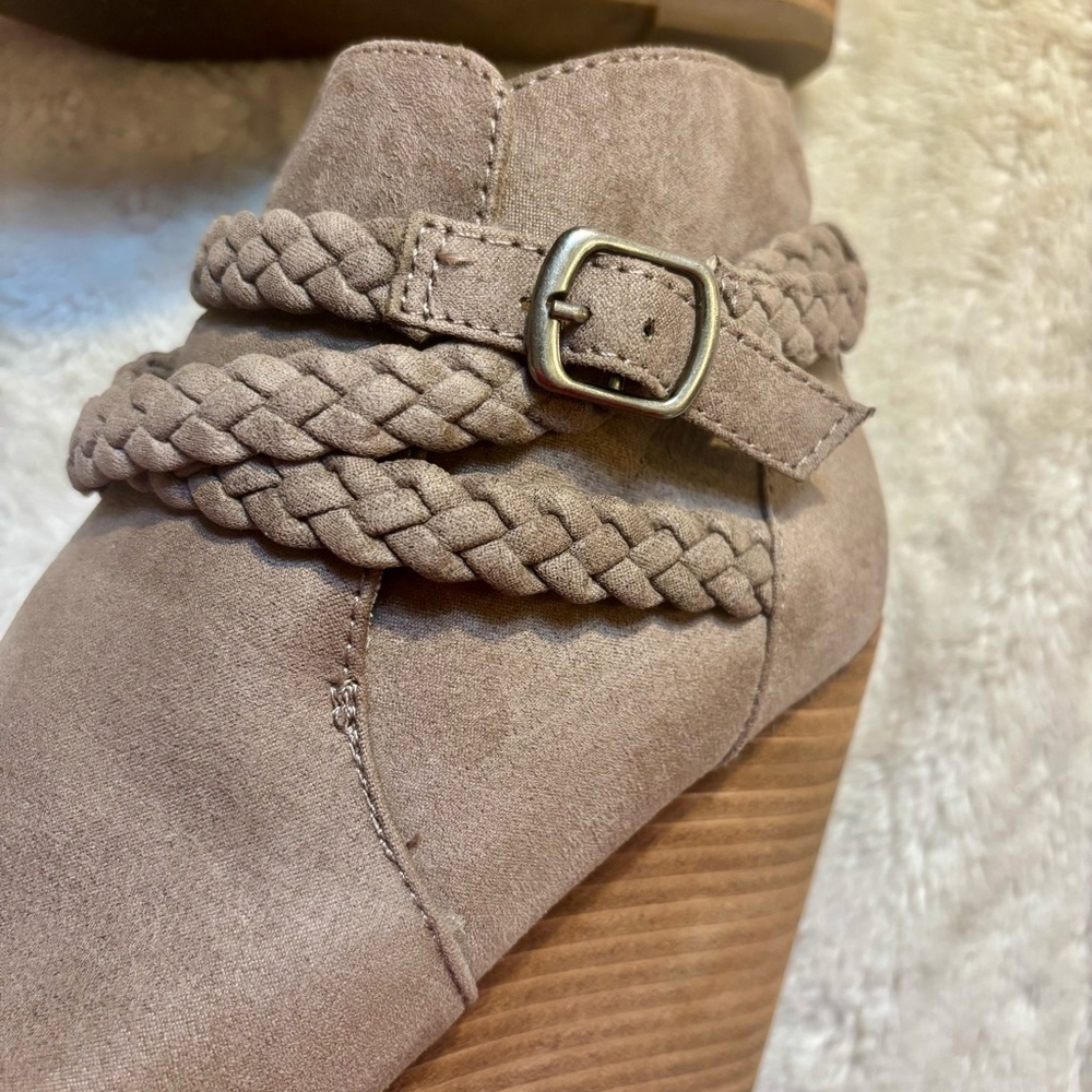 Madden Girl Booties Size 7M Taupe Wedge Open-Toe Braided Ankle Strap Buckles - Picture 6 of 13